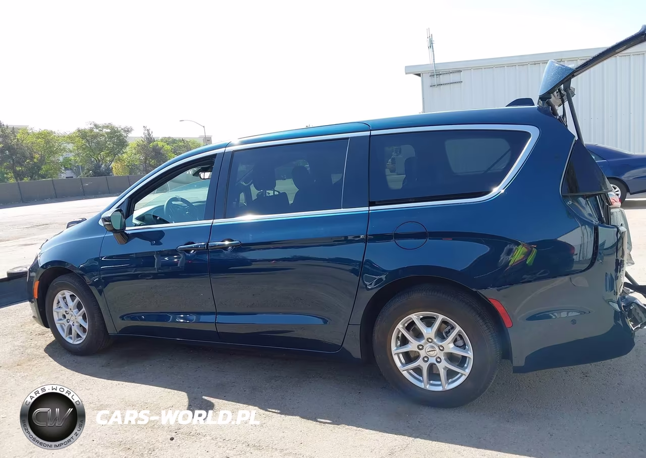 2025 Chrysler Pacifica Select VIN:2C4RC1BG4SR560420 - 14