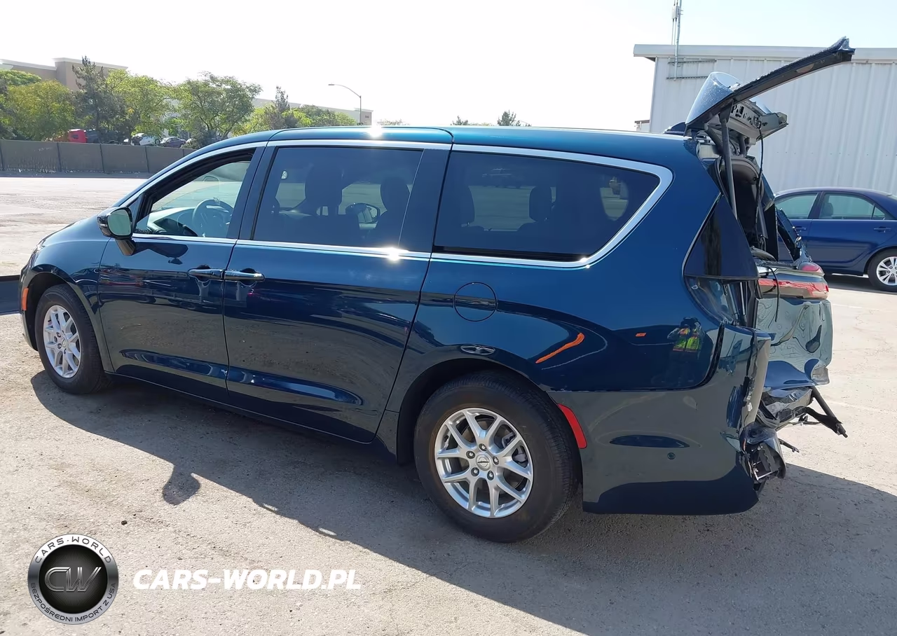 2025 Chrysler Pacifica Select VIN:2C4RC1BG4SR560420 - 3