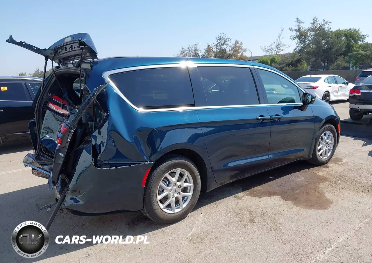 2025 Chrysler Pacifica Select VIN:2C4RC1BG4SR560420 - 4