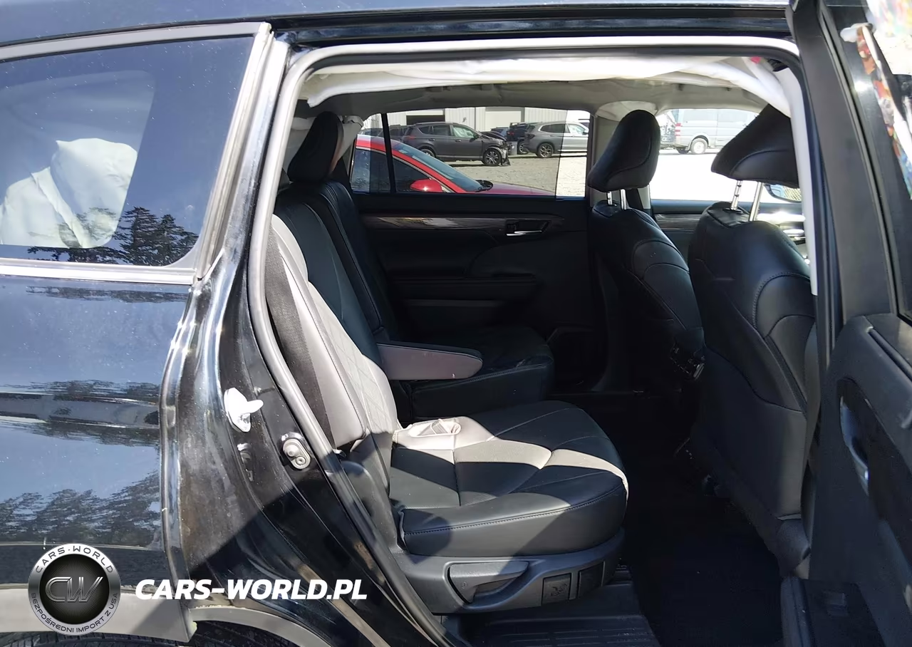 2023 Toyota Highlander Platinum VIN:5TDKDRBH7PS518604 - 19