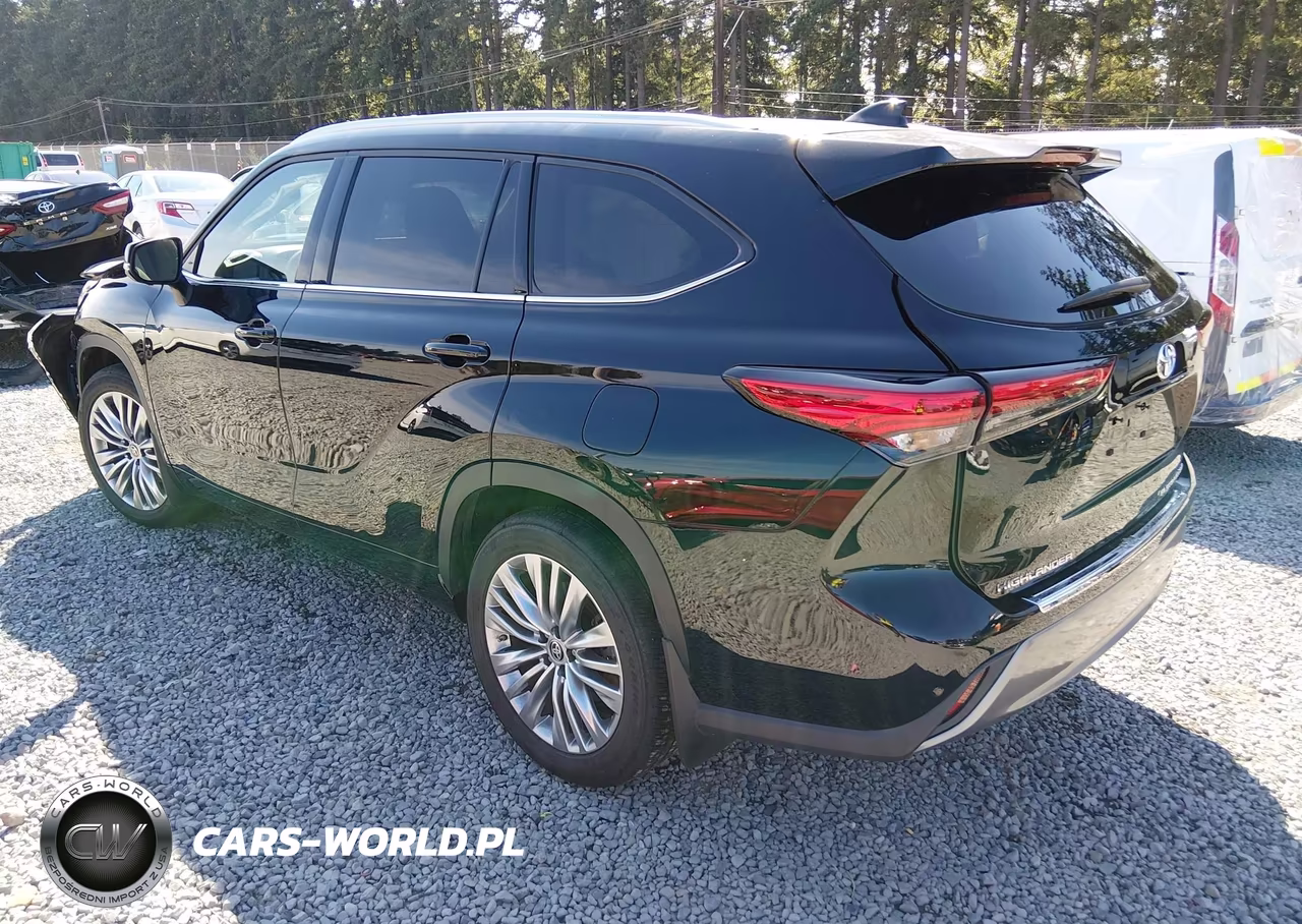 2023 Toyota Highlander Platinum VIN:5TDKDRBH7PS518604 - 3