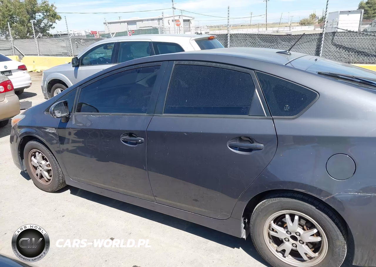 2011 Toyota Prius Two VIN:JTDKN3DU4B1476905 - 14