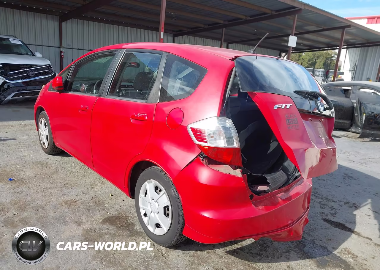 2013 Honda Fit VIN:JHMGE8H30DC066547 - 3
