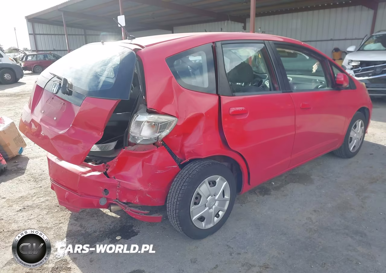 2013 Honda Fit VIN:JHMGE8H30DC066547 - 4