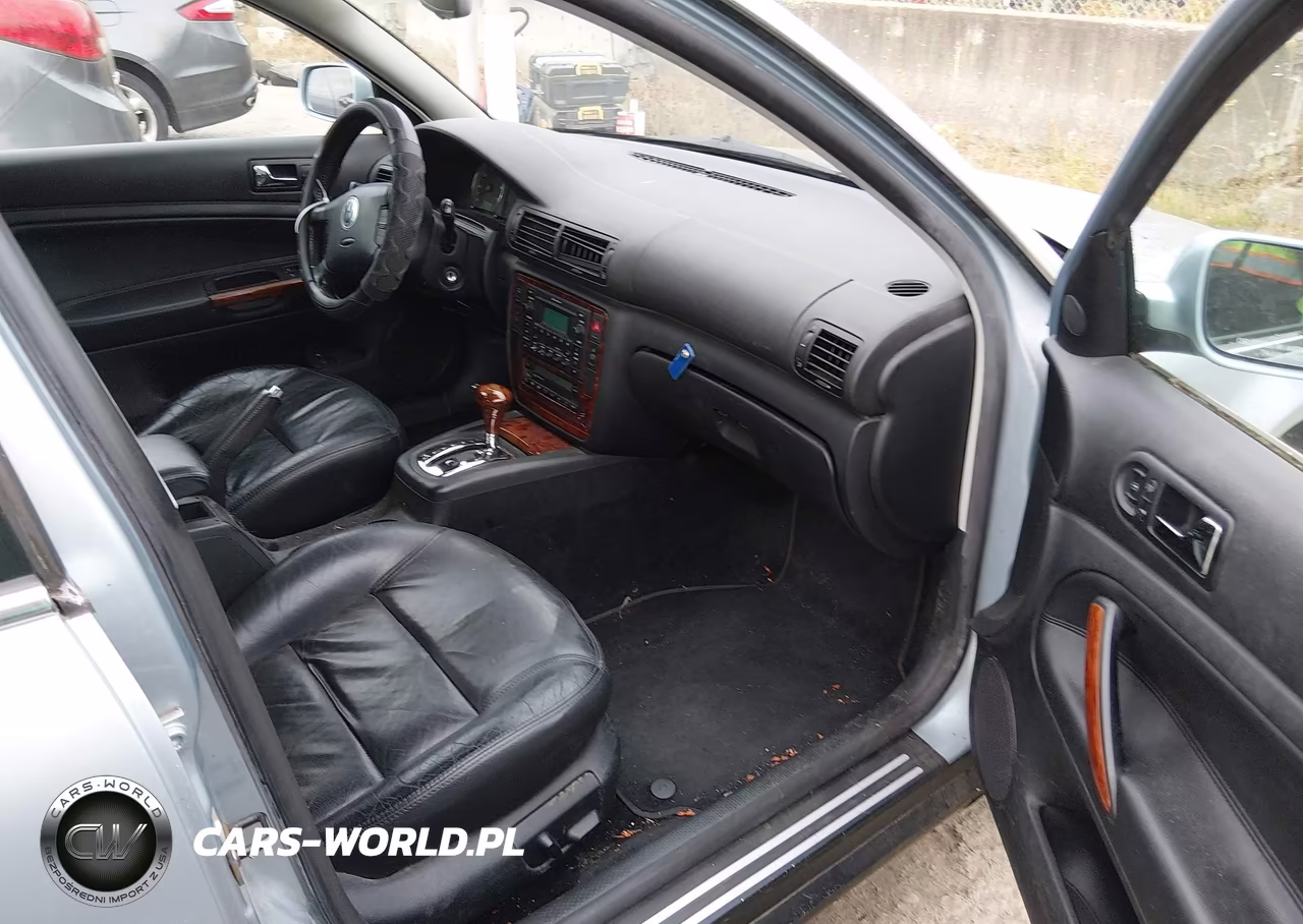 2003 Volkswagen Passat Glx VIN:WVWYH63B23E015747 - 5