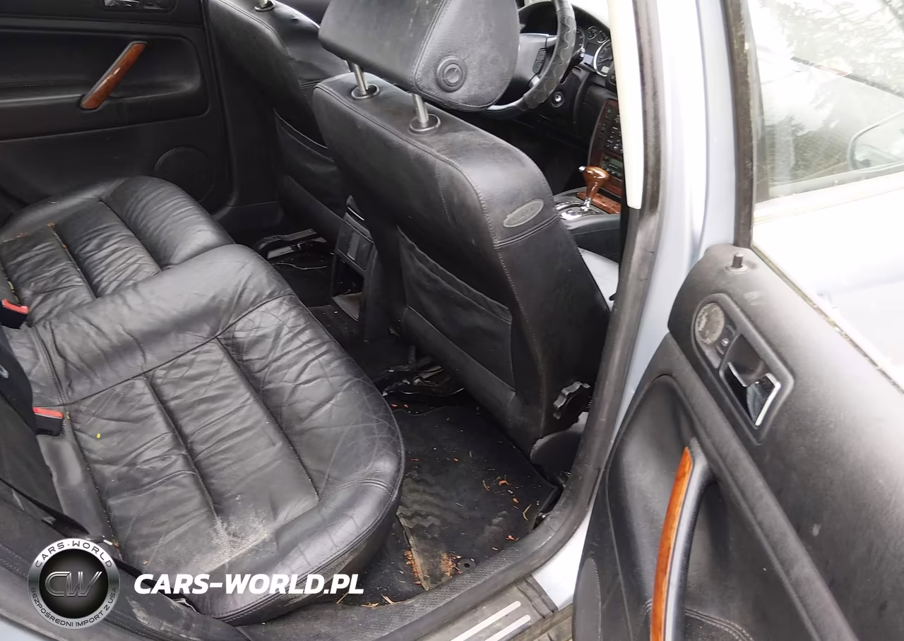 2003 Volkswagen Passat Glx VIN:WVWYH63B23E015747 - 8