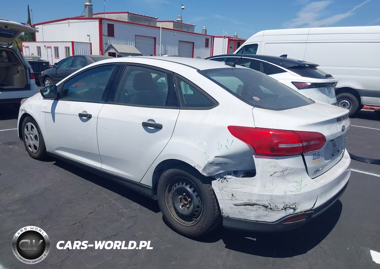 2015 Ford Focus S VIN:1FADP3E21FL368399 - 3