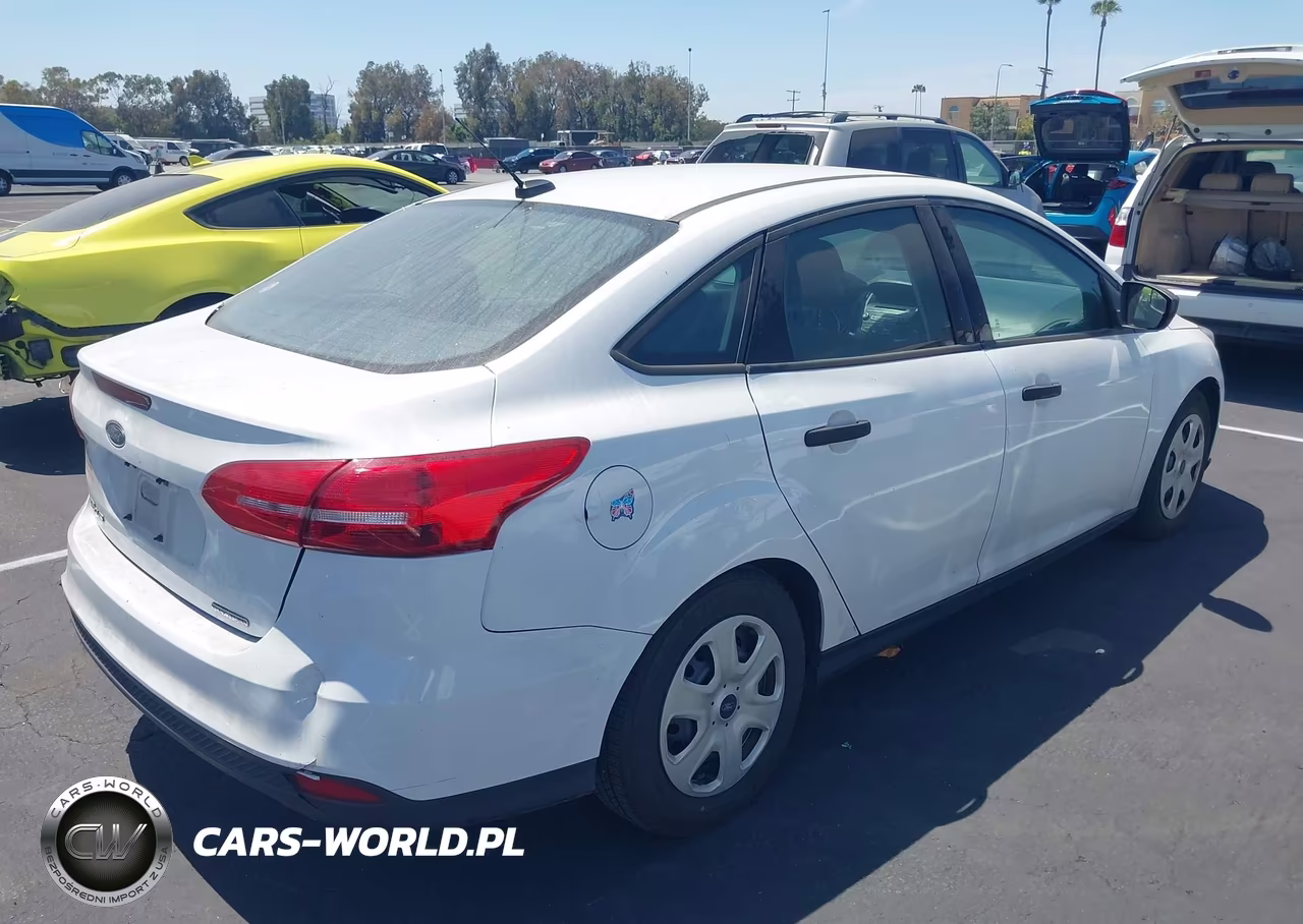 2015 Ford Focus S VIN:1FADP3E21FL368399 - 4