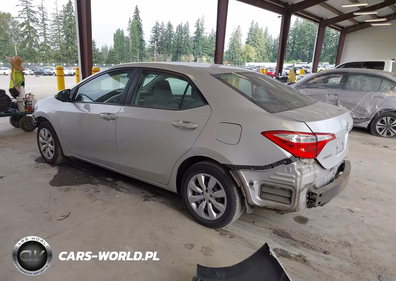 2015 Toyota Corolla Le VIN:5YFBURHE7FP230246 - 3