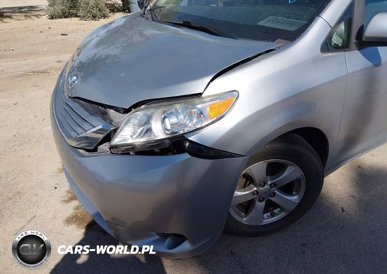 2017 Toyota Sienna Le 8 Passenger VIN:5TDKZ3DC3HS816715 - 6