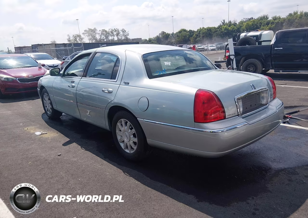 2007 Lincoln Town Car VIN:1LNHM82V07Y624340 - 3