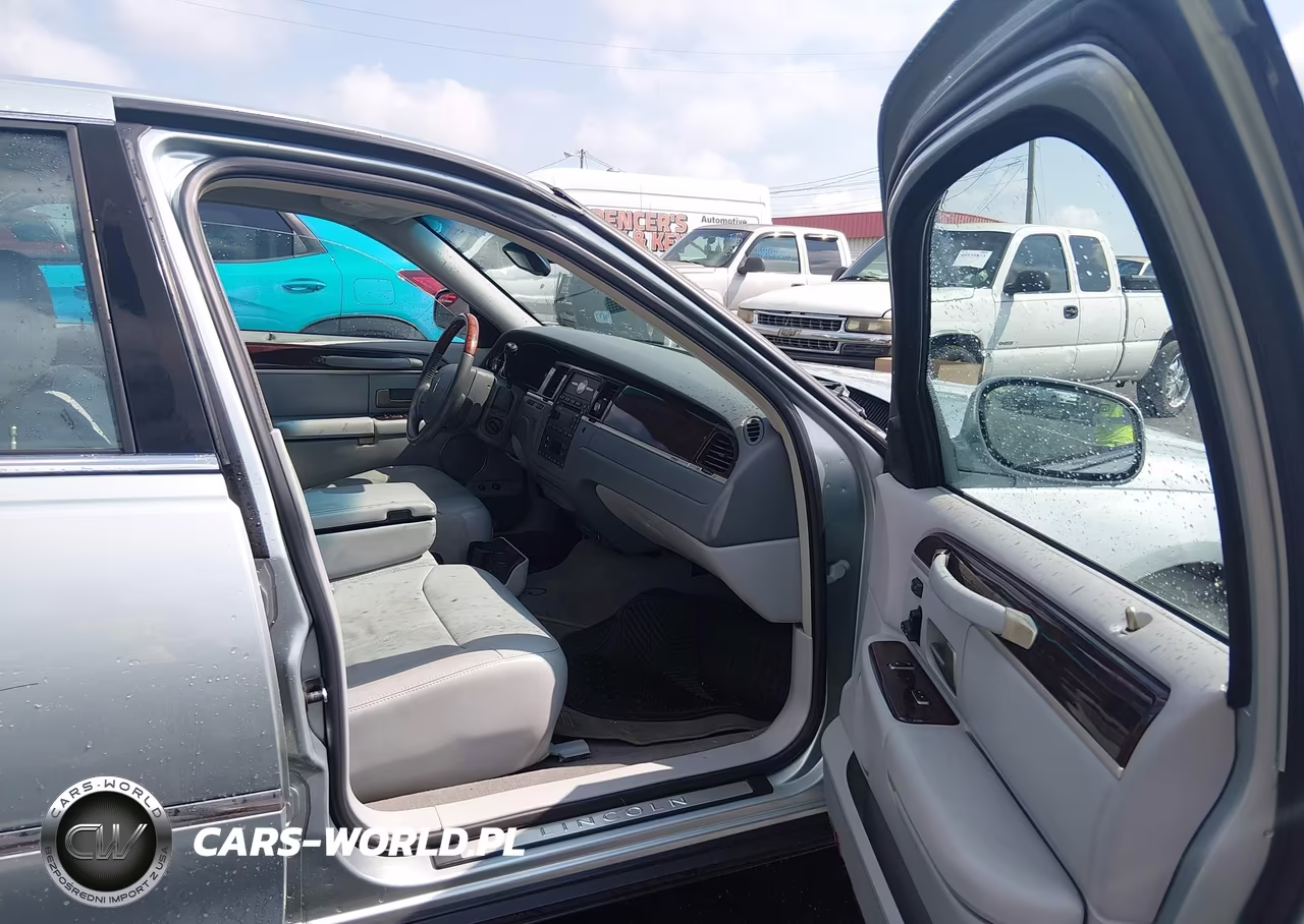 2007 Lincoln Town Car VIN:1LNHM82V07Y624340 - 5