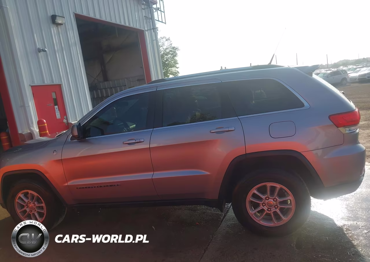 2019 Jeep Grand Cherokee Laredo VIN:1C4RJFAG9KC536983 - 18