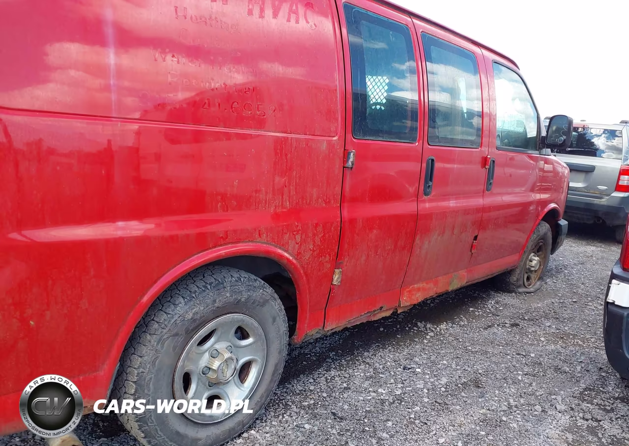 2008 Chevrolet Express Work Van VIN:1GCFG15X881171246 - 4