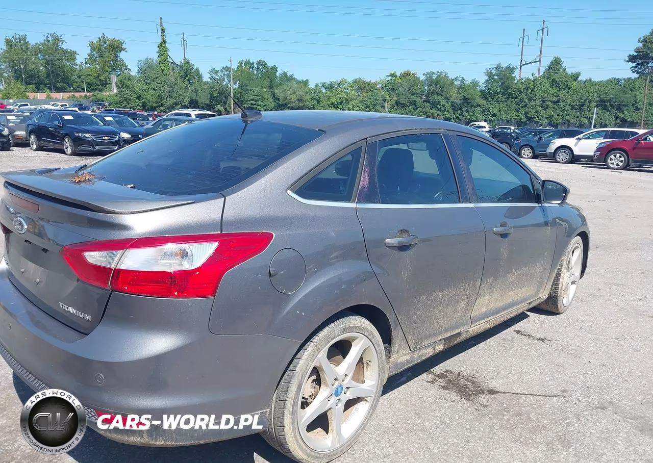 2012 Ford Focus Titanium VIN:1FAHP3J24CL195366 - 4