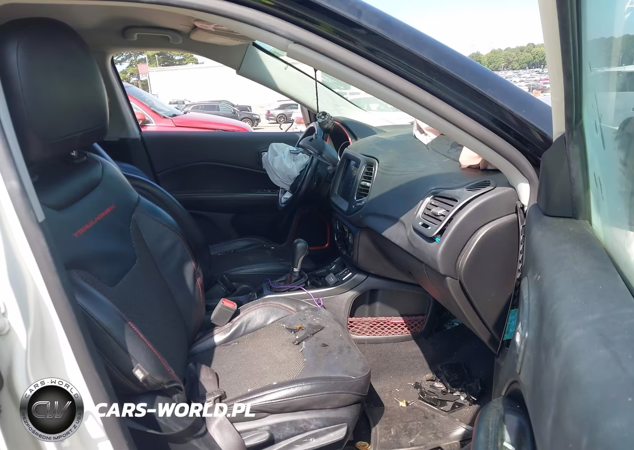 2020 Jeep Compass Trailhawk 4X4 VIN:3C4NJDDB2LT126647 - 5