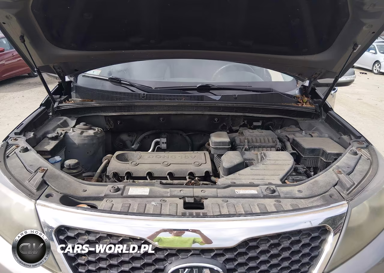 2011 Kia Sorento Lx VIN:5XYKTCA19BG172906 - 10