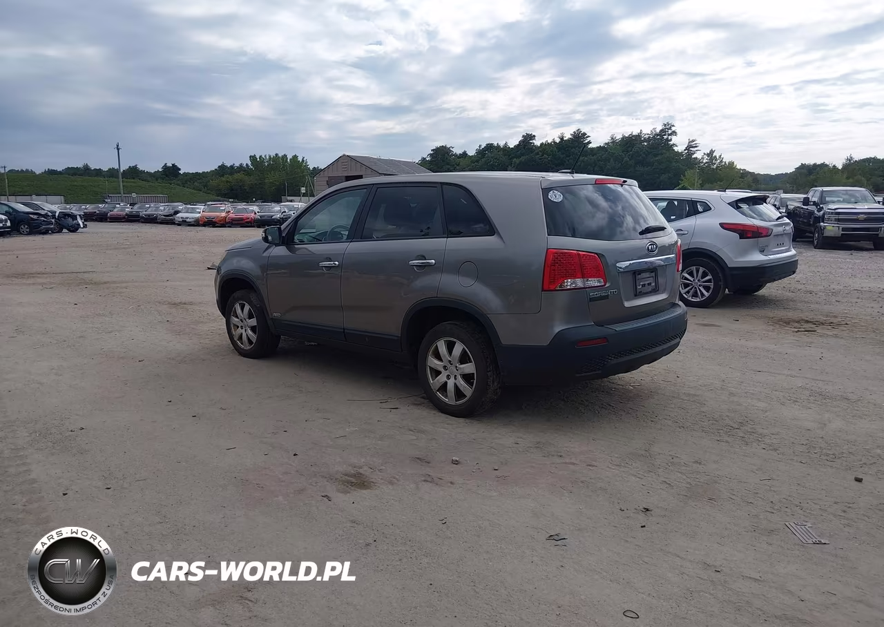 2011 Kia Sorento Lx VIN:5XYKTCA19BG172906 - 3