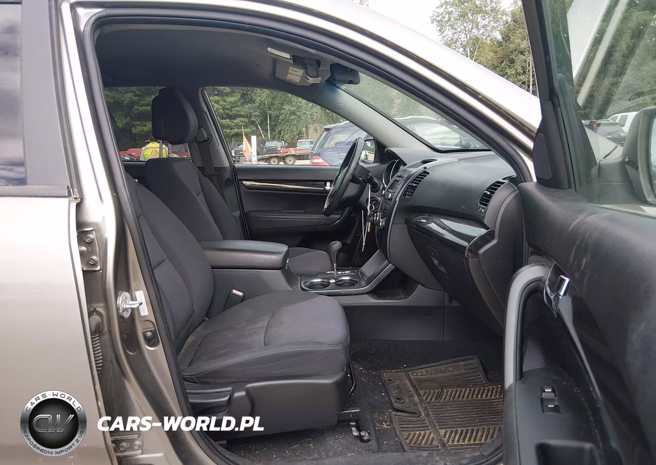 2011 Kia Sorento Lx VIN:5XYKTCA19BG172906 - 5