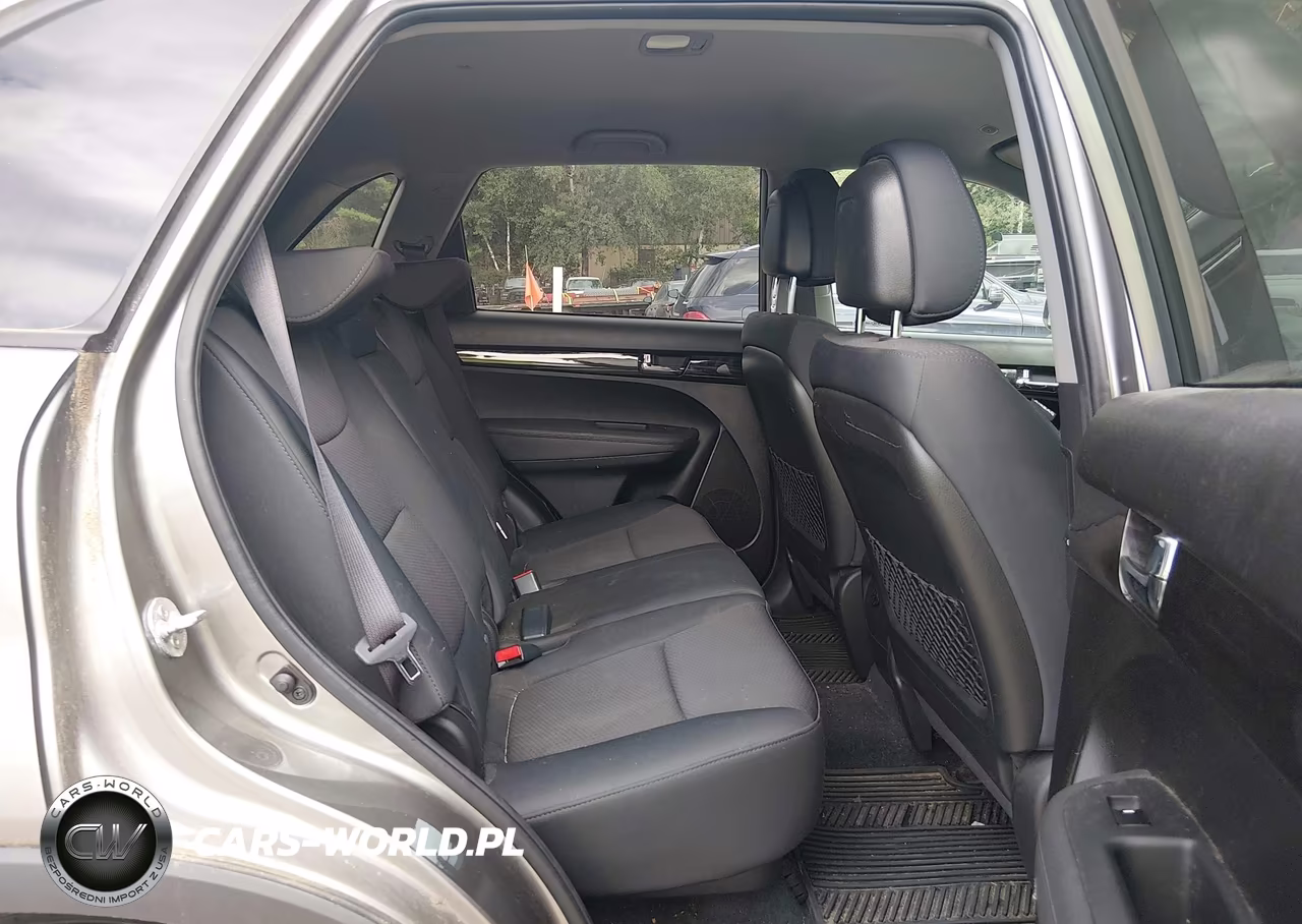 2011 Kia Sorento Lx VIN:5XYKTCA19BG172906 - 8