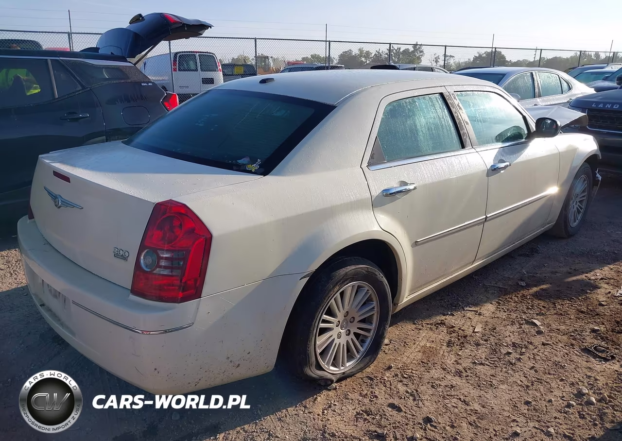 2010 Chrysler 300 Touring-Signature Series-Executive Series VIN:2C3CA5CV8AH235827 - 4