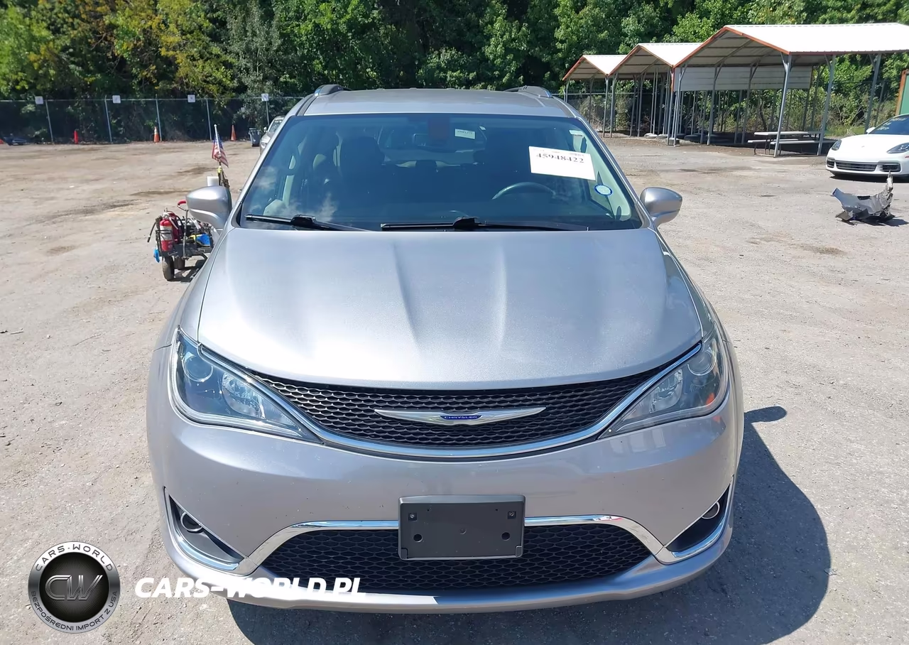 2020 Chrysler Pacifica Touring L VIN:2C4RC1BGXLR101698 - 12