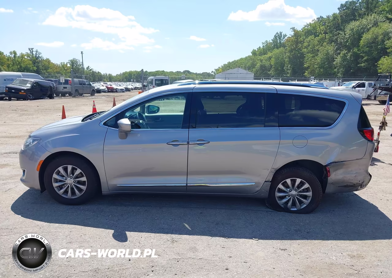 2020 Chrysler Pacifica Touring L VIN:2C4RC1BGXLR101698 - 14