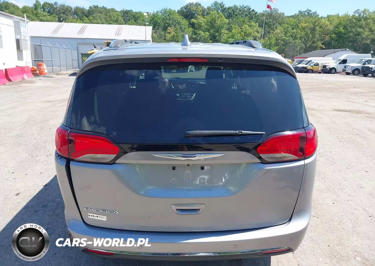 2020 Chrysler Pacifica Touring L VIN:2C4RC1BGXLR101698 - 16