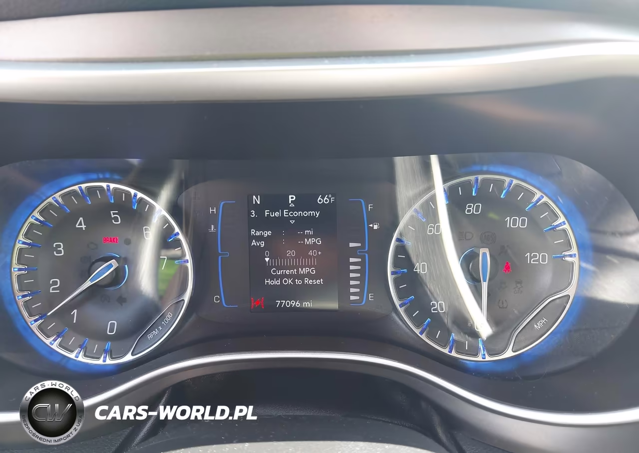2020 Chrysler Pacifica Touring L VIN:2C4RC1BGXLR101698 - 7