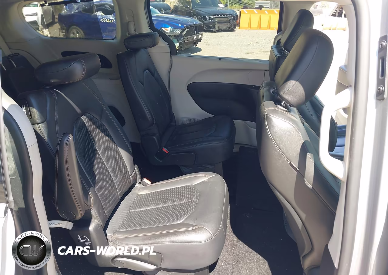 2020 Chrysler Pacifica Touring L VIN:2C4RC1BGXLR101698 - 8