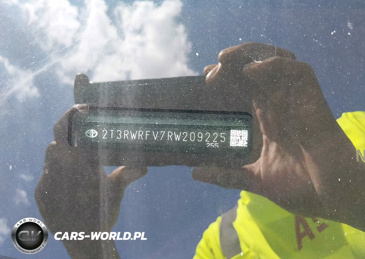2024 Toyota Rav4 Hybrid Xle VIN:2T3RWRFV7RW209225 - 9