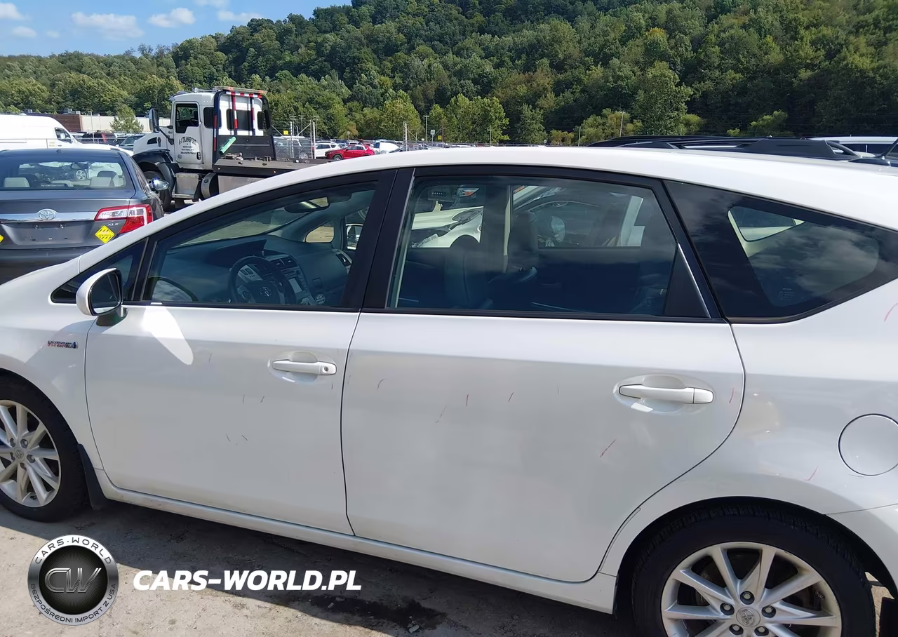 2013 Toyota Prius V Five VIN:JTDZN3EU4D3289376 - 14