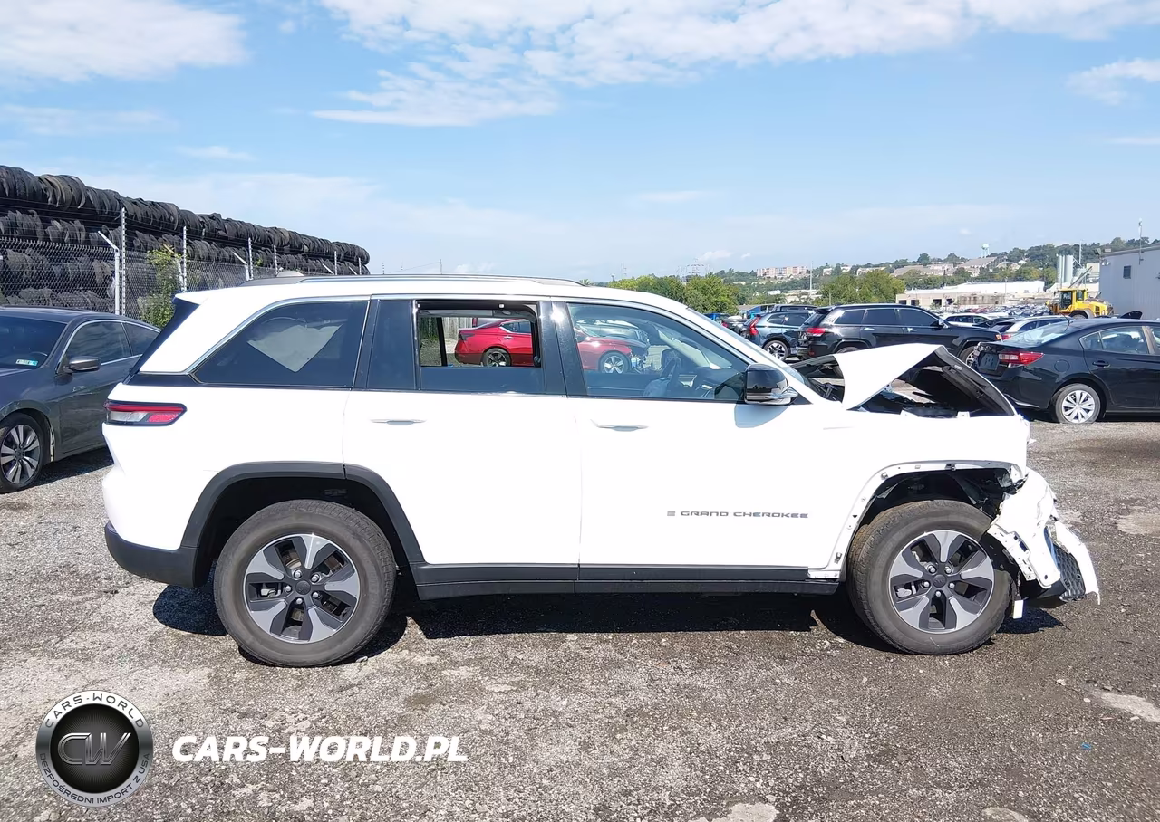 2022 Jeep Grand Cherokee 4Xe Limited 4X4 VIN:1C4RJYB68N8721454 - 13