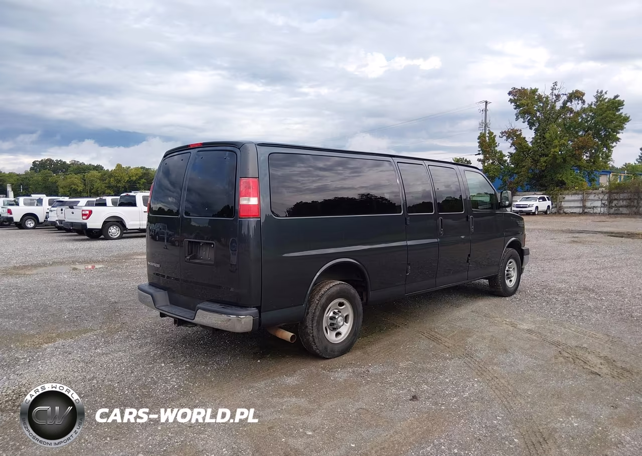 2017 Chevrolet Express 3500 Lt VIN:1GAZGPFF5H1274431 - 4