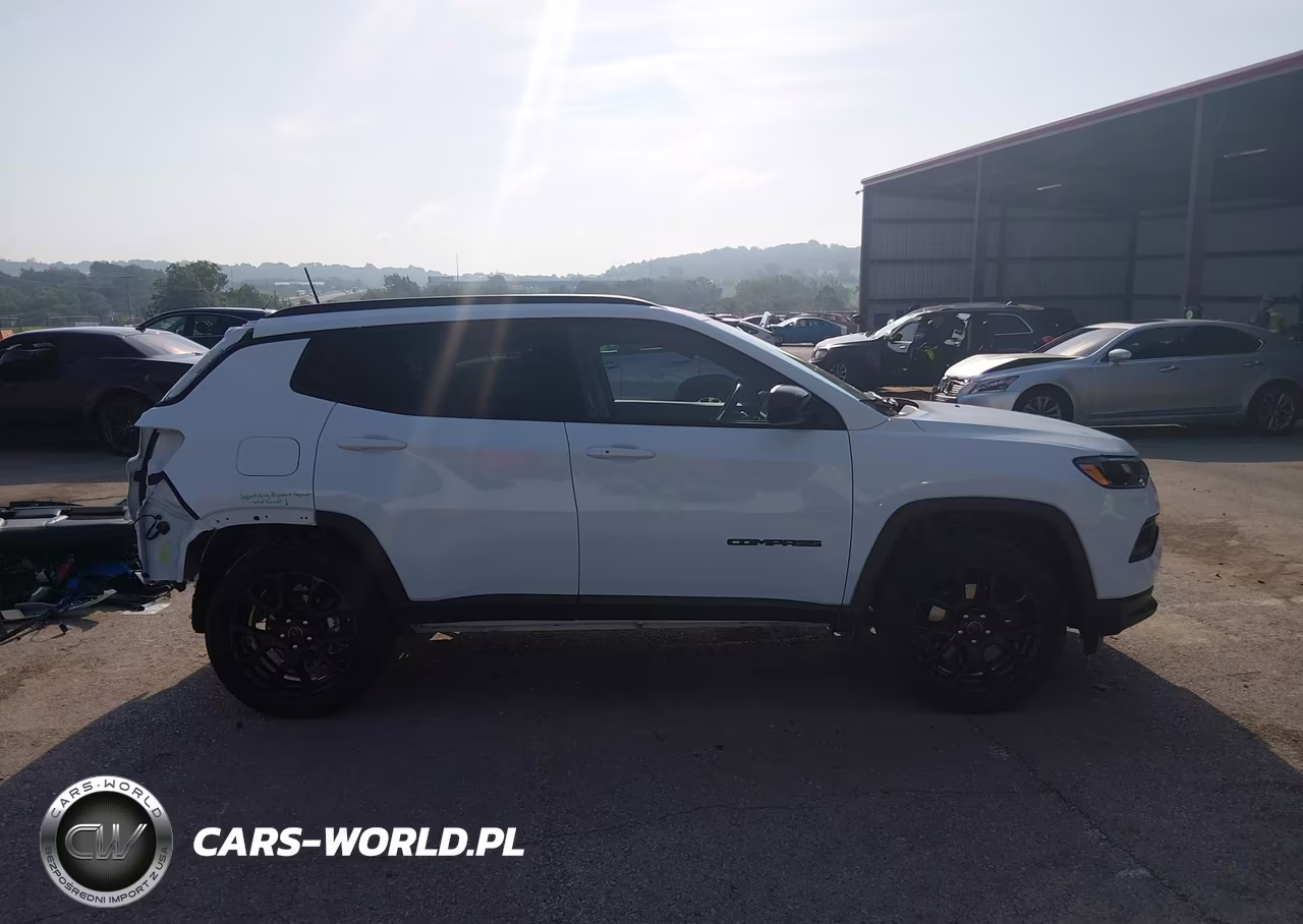 2025 Jeep Compass Latitude 4X4 VIN:3C4NJDBN4ST538242 - 14