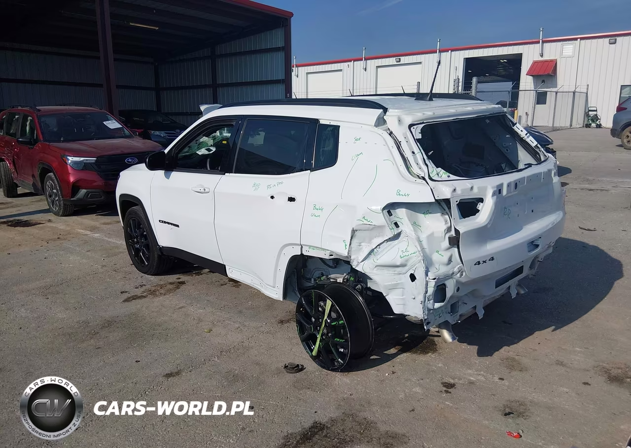 2025 Jeep Compass Latitude 4X4 VIN:3C4NJDBN4ST538242 - 3