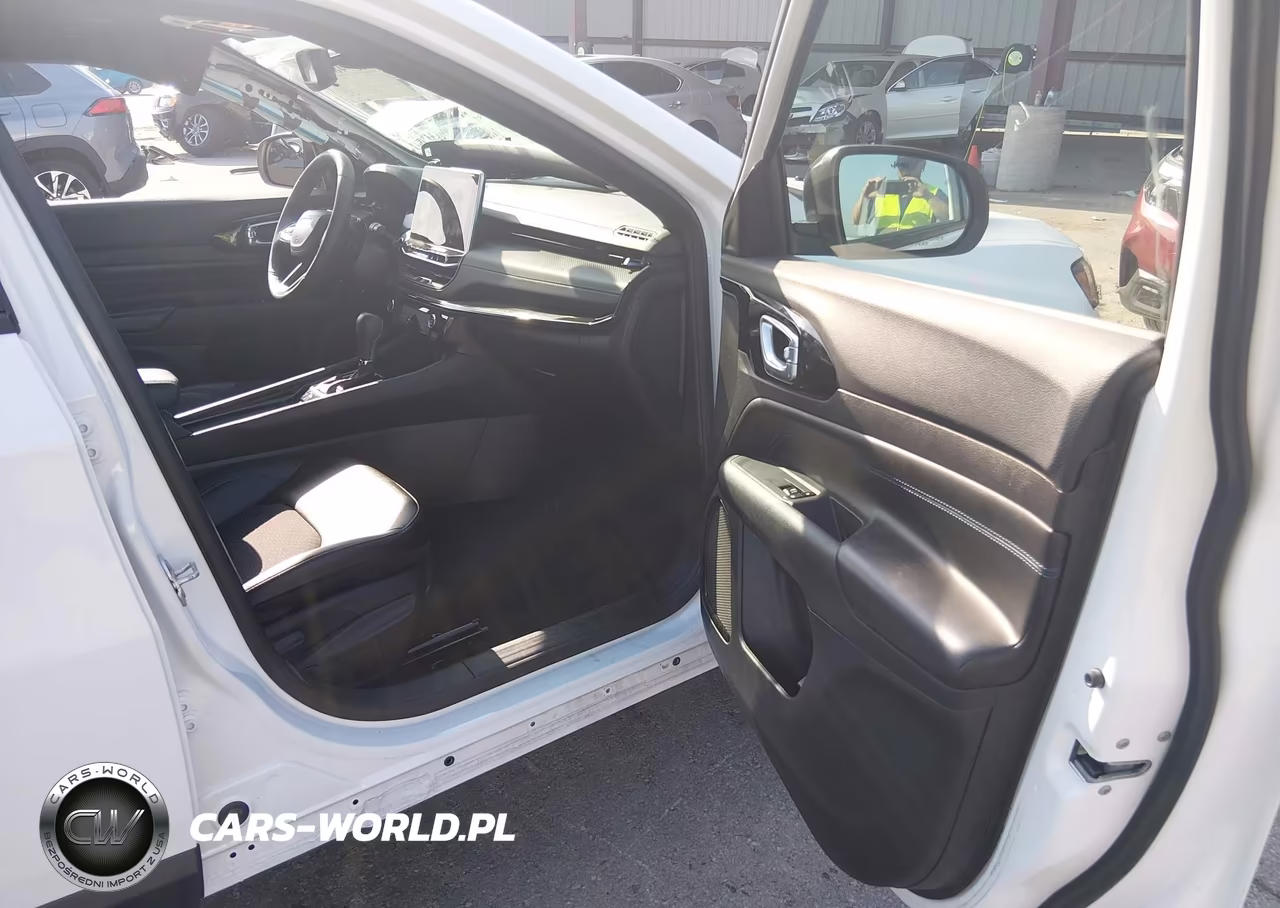2025 Jeep Compass Latitude 4X4 VIN:3C4NJDBN4ST538242 - 5
