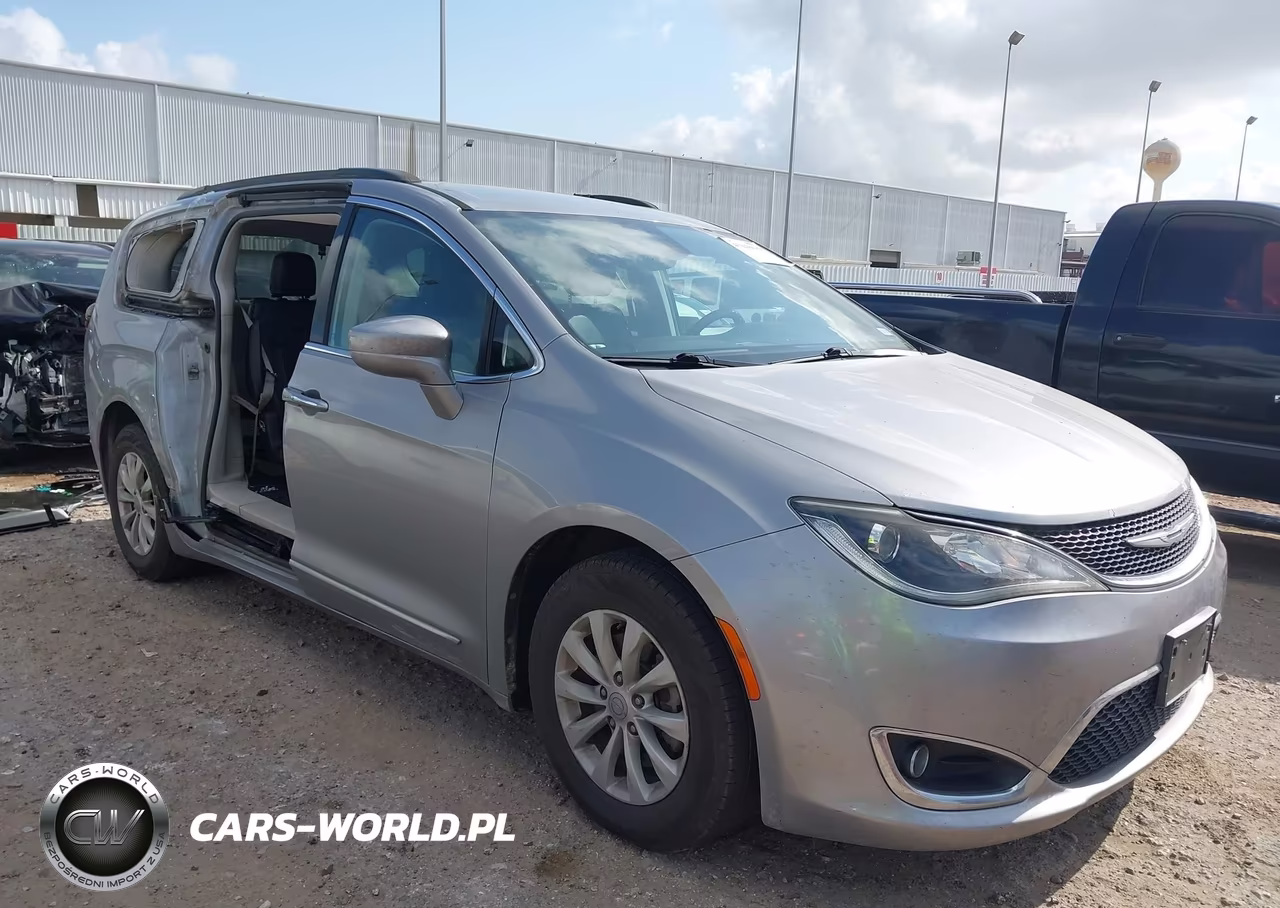 2017 Chrysler Pacifica Touring-L VIN:2C4RC1BG1HR590807 - 1