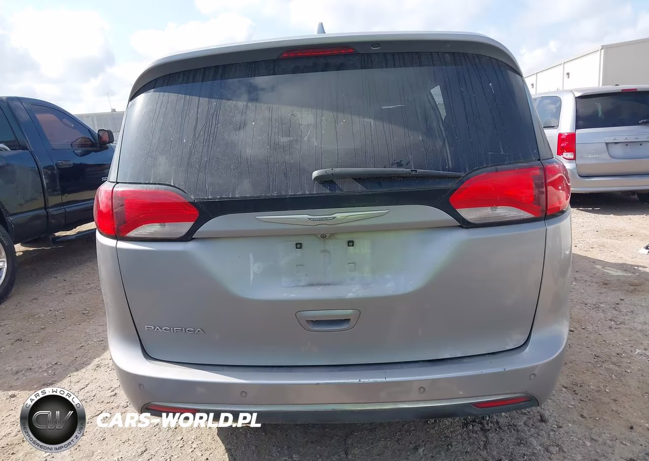 2017 Chrysler Pacifica Touring-L VIN:2C4RC1BG1HR590807 - 17