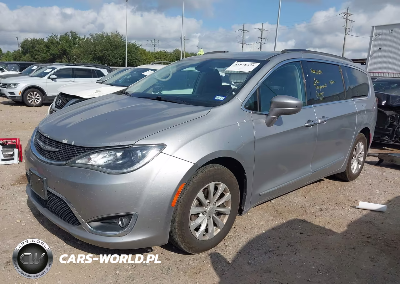 2017 Chrysler Pacifica Touring-L VIN:2C4RC1BG1HR590807 - 2