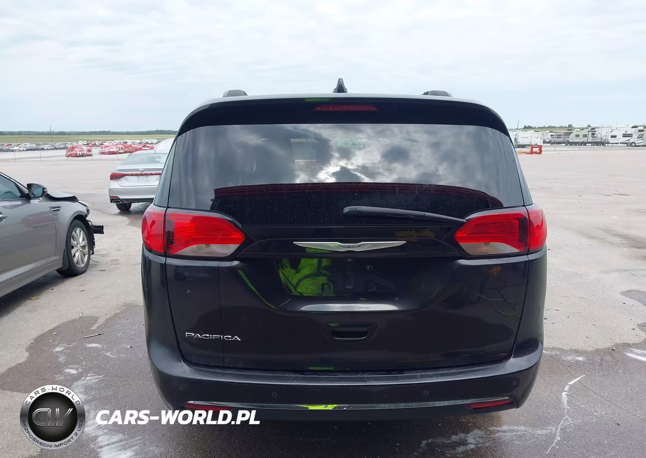 2017 Chrysler Pacifica Touring-L VIN:2C4RC1BG4HR705187 - 16