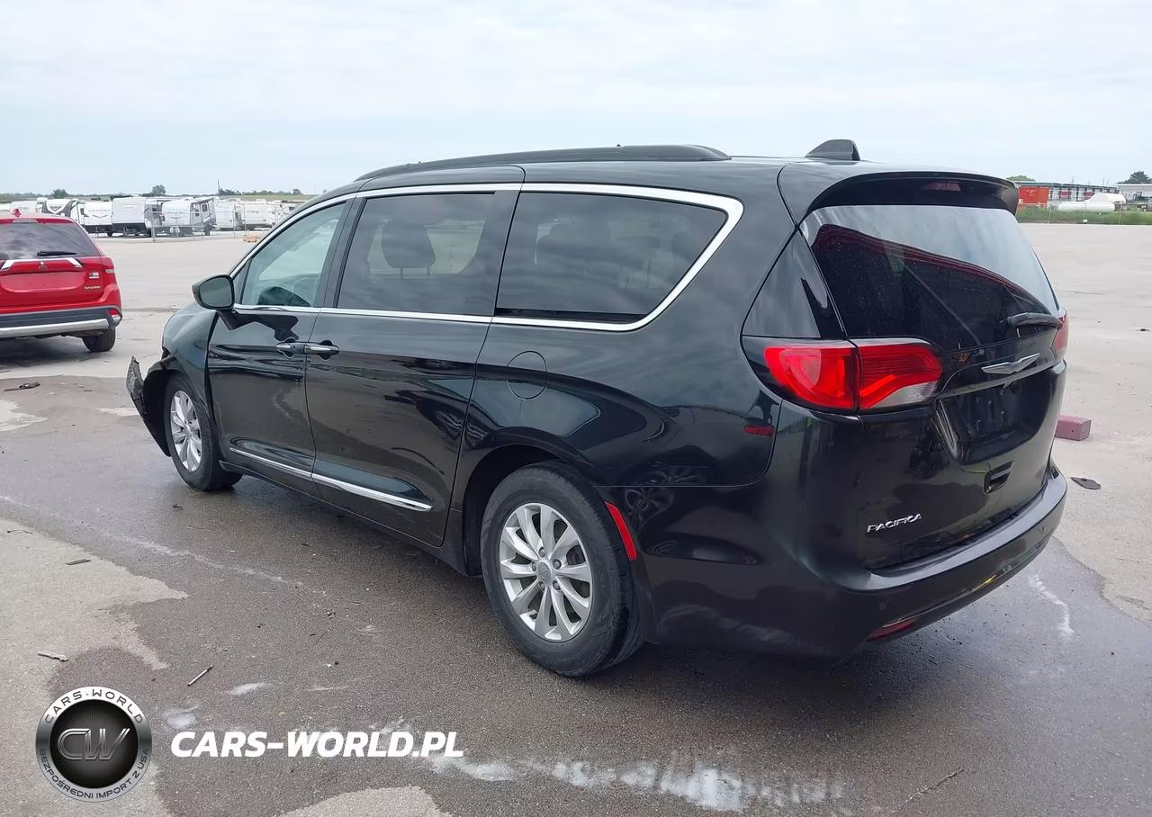 2017 Chrysler Pacifica Touring-L VIN:2C4RC1BG4HR705187 - 3