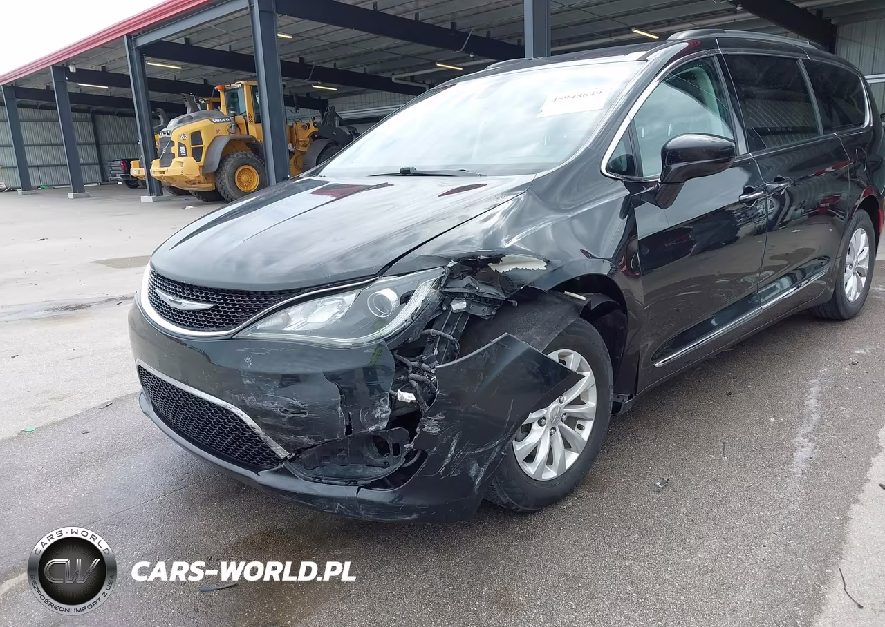 2017 Chrysler Pacifica Touring-L VIN:2C4RC1BG4HR705187 - 6