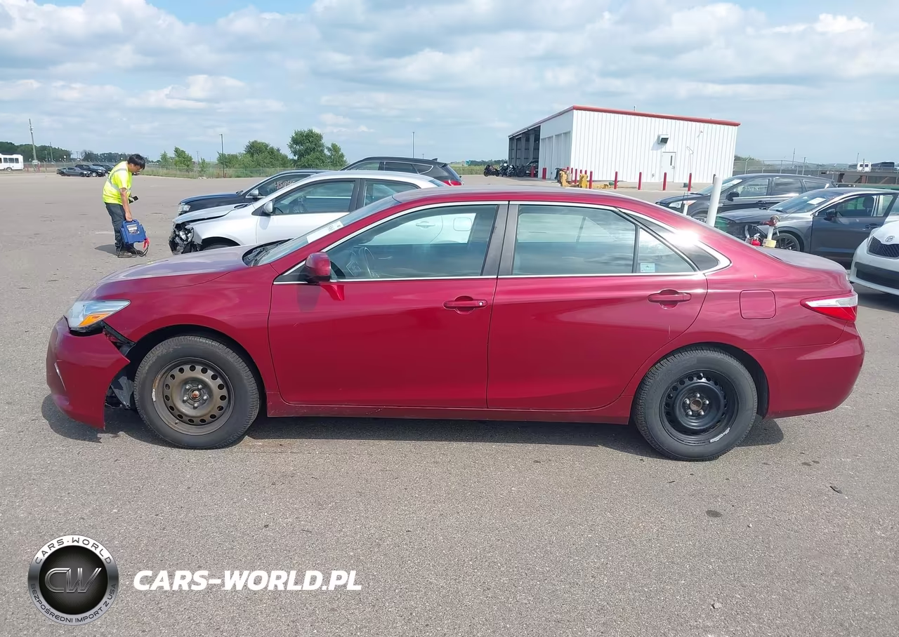 2017 Toyota Camry Le VIN:4T1BF1FK8HU706610 - 15