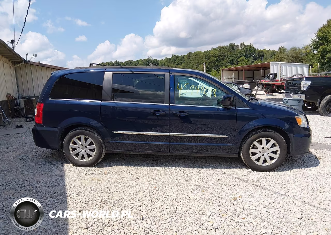 2016 Chrysler Town & Country Touring VIN:2C4RC1BG6GR111876 - 13
