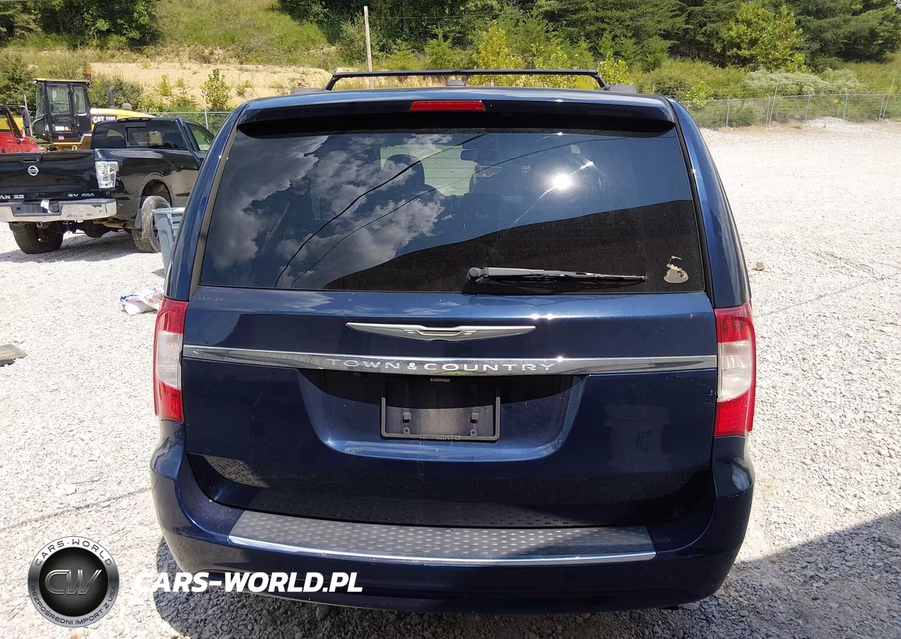 2016 Chrysler Town & Country Touring VIN:2C4RC1BG6GR111876 - 16