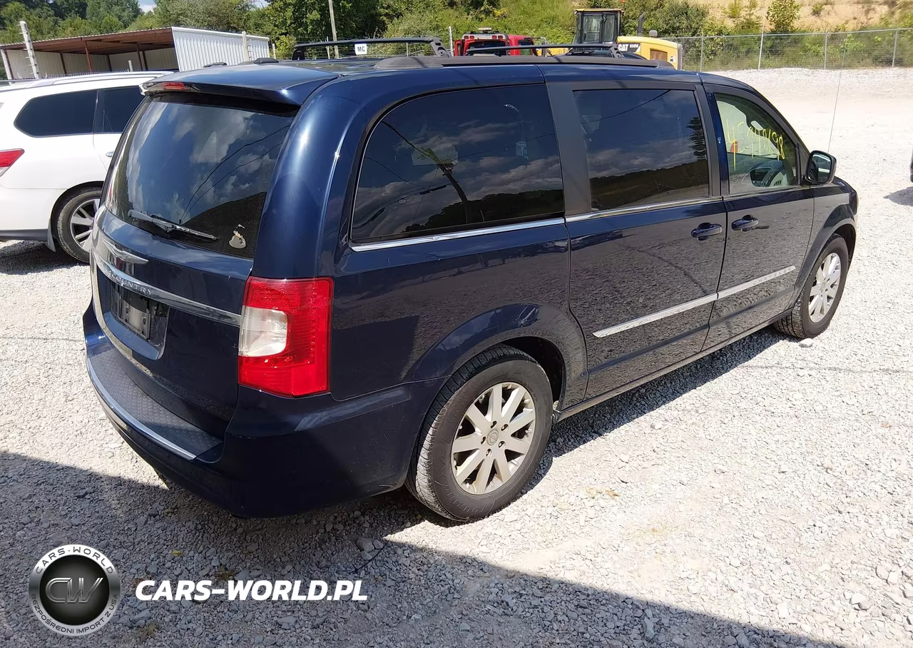 2016 Chrysler Town & Country Touring VIN:2C4RC1BG6GR111876 - 4