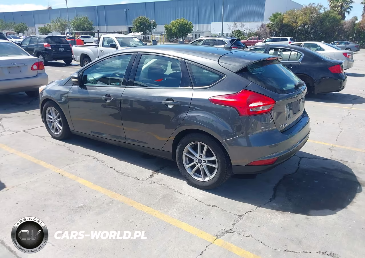 2017 Ford Focus Se VIN:1FADP3K25HL206718 - 3
