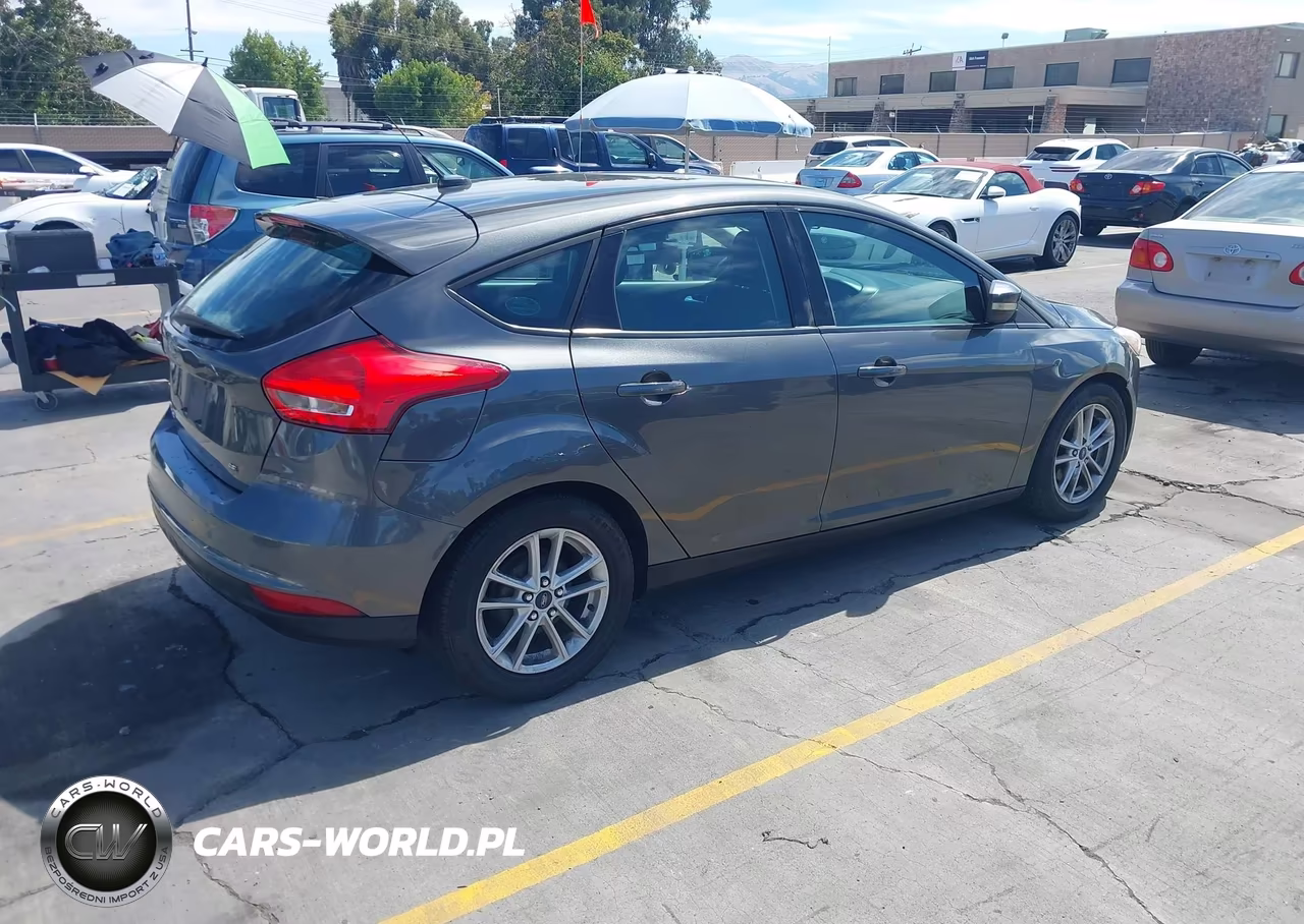 2017 Ford Focus Se VIN:1FADP3K25HL206718 - 4