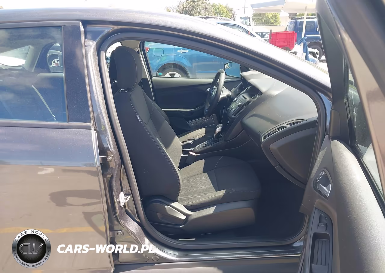 2017 Ford Focus Se VIN:1FADP3K25HL206718 - 5